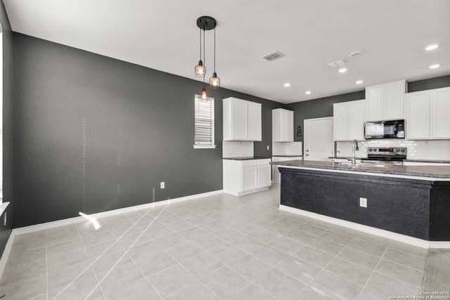 8239 Phantom Fld, San Antonio, TX 78253