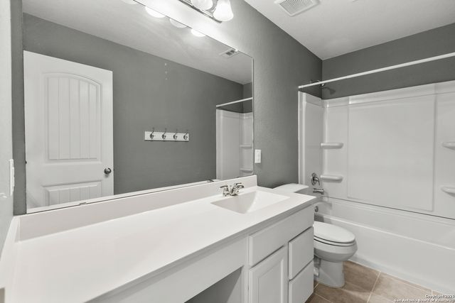 8239 Phantom Fld, San Antonio, TX 78253