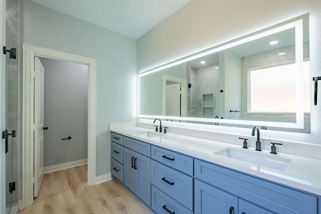 1003 Karen Dr, Lindale, TX 75771