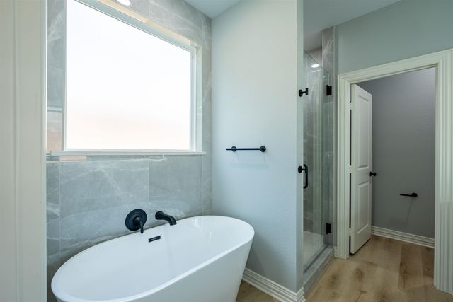 1003 Karen Dr, Lindale, TX 75771