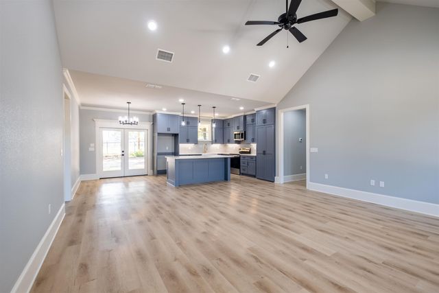 1003 Karen Dr, Lindale, TX 75771