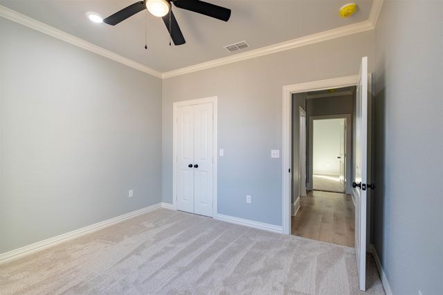 1003 Karen Dr, Lindale, TX 75771