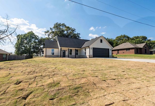 1003 Karen Dr, Lindale, TX 75771