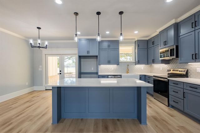 1003 Karen Dr, Lindale, TX 75771