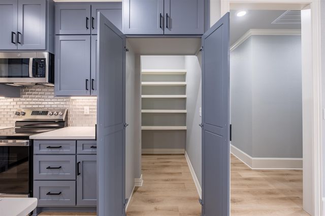 1003 Karen Dr, Lindale, TX 75771