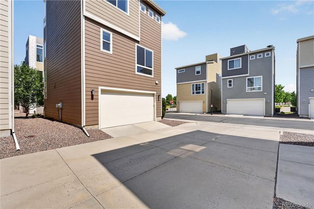15771 E Broncos Place, Englewood, CO 80112