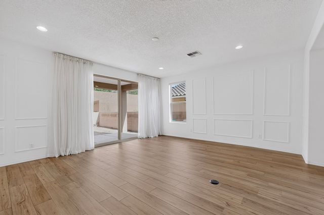 25 Mountaingem Loop, Santa Fe, NM 87508