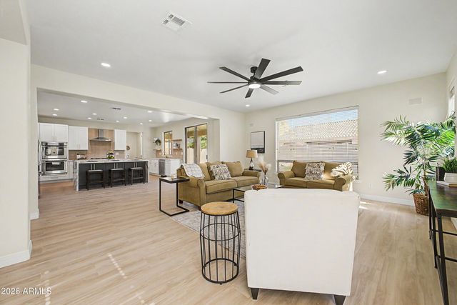 1391 E BLUEBIRD Drive, Gilbert, AZ 85297
