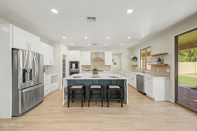 1391 E BLUEBIRD Drive, Gilbert, AZ 85297