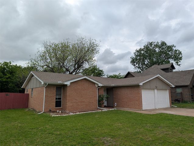 713 Heathcliff Drive, Everman, TX 76140