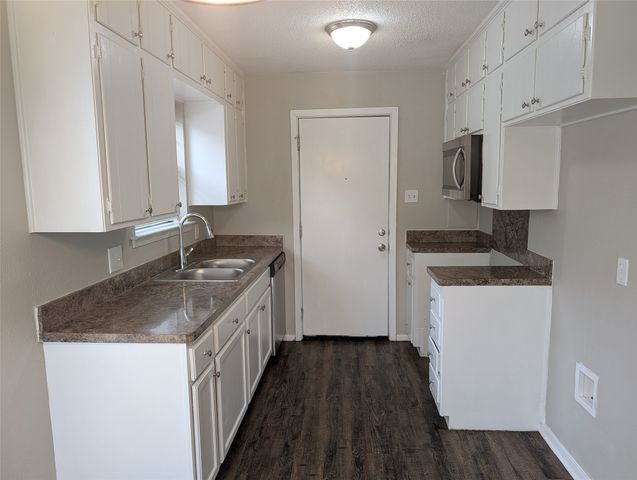 713 Heathcliff Drive, Everman, TX 76140