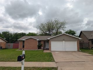 713 Heathcliff Drive, Everman, TX 76140