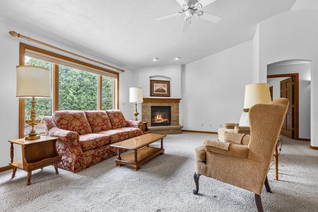36 PENBROOK CIRCLE, Appleton, WI 54913