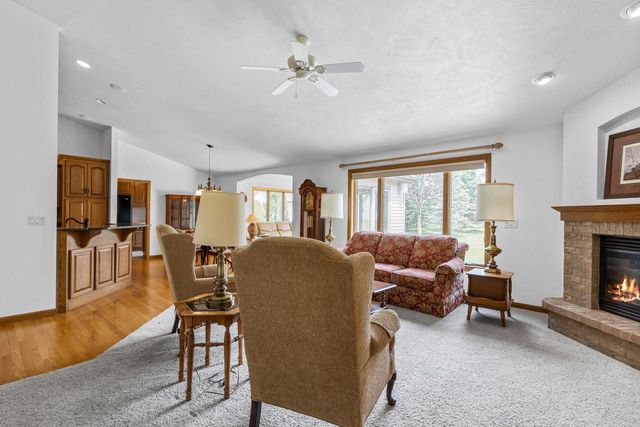 36 PENBROOK CIRCLE, Appleton, WI 54913