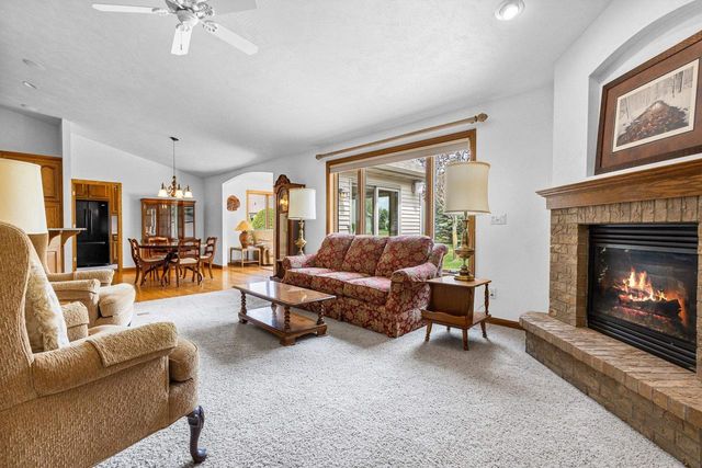 36 PENBROOK CIRCLE, Appleton, WI 54913
