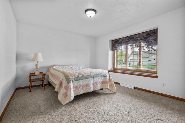 36 PENBROOK CIRCLE, Appleton, WI 54913
