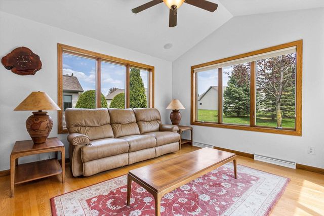 36 PENBROOK CIRCLE, Appleton, WI 54913