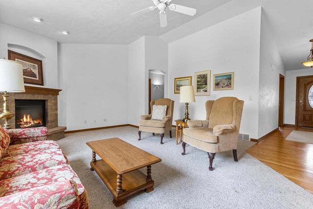 36 PENBROOK CIRCLE, Appleton, WI 54913