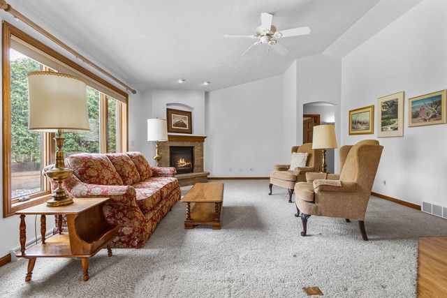 36 PENBROOK CIRCLE, Appleton, WI 54913
