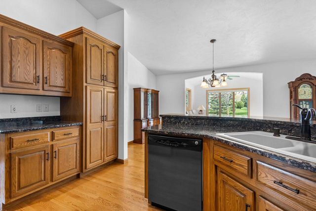 36 PENBROOK CIRCLE, Appleton, WI 54913