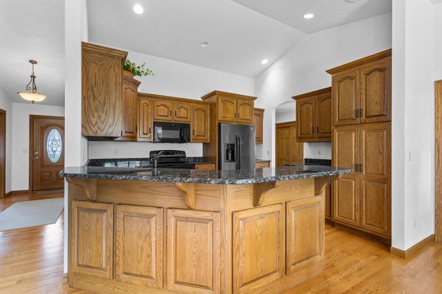 36 PENBROOK CIRCLE, Appleton, WI 54913
