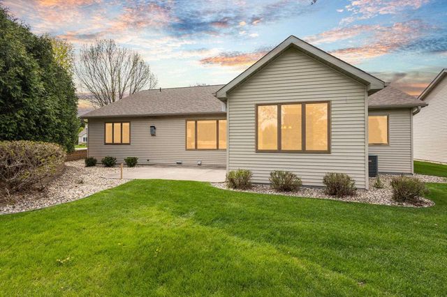 36 PENBROOK CIRCLE, Appleton, WI 54913