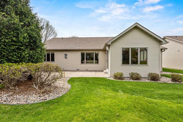 36 PENBROOK CIRCLE, Appleton, WI 54913