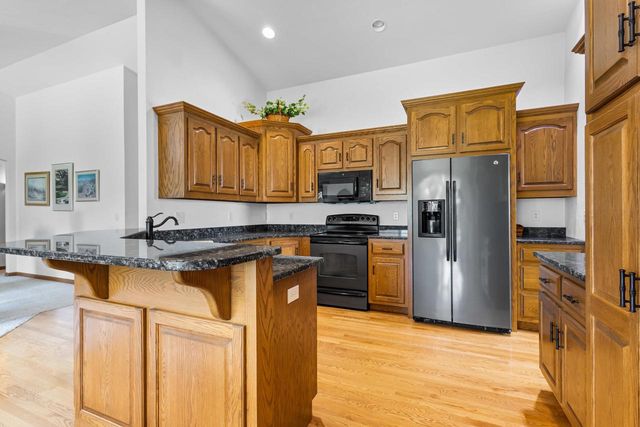 36 PENBROOK CIRCLE, Appleton, WI 54913