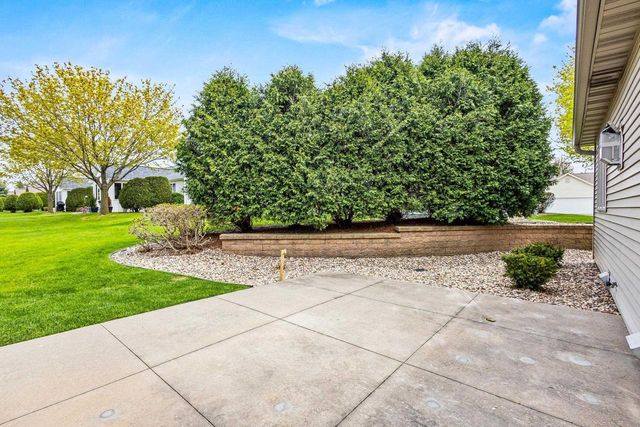 36 PENBROOK CIRCLE, Appleton, WI 54913