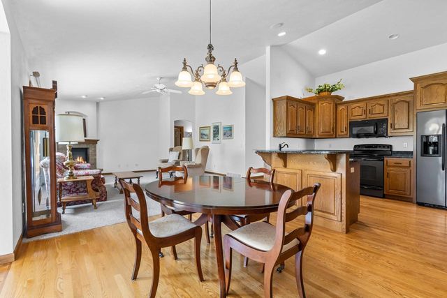 36 PENBROOK CIRCLE, Appleton, WI 54913
