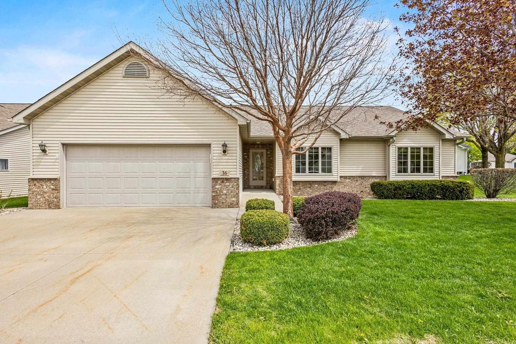 36 PENBROOK CIRCLE, Appleton, WI 54913