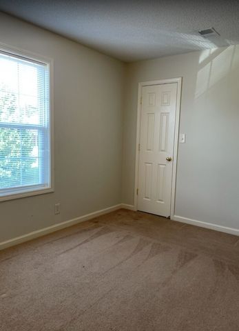 296 Raleigh Dr Apt B, Clarksville, TN 37043