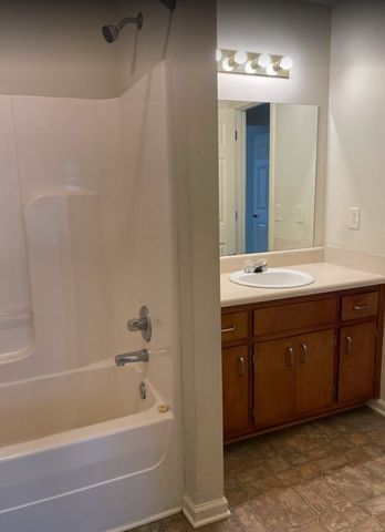 296 Raleigh Dr Apt B, Clarksville, TN 37043