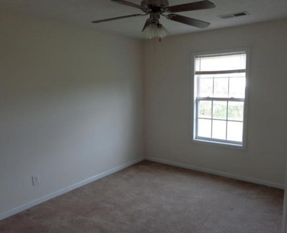 296 Raleigh Dr Apt B, Clarksville, TN 37043