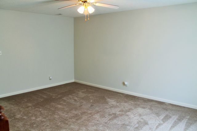 296 Raleigh Dr Apt B, Clarksville, TN 37043