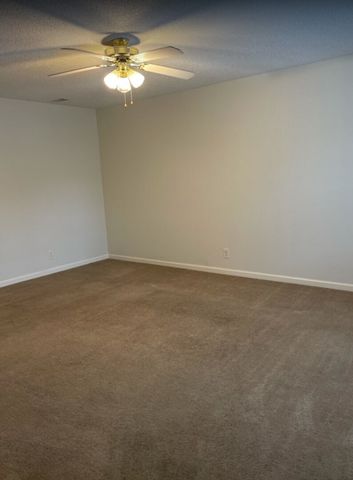 296 Raleigh Dr Apt B, Clarksville, TN 37043