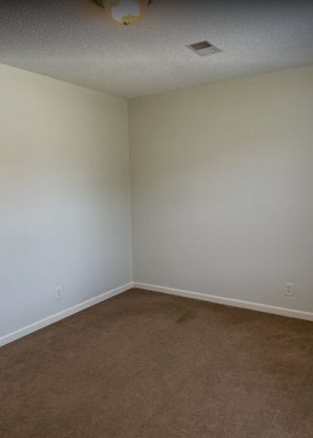 296 Raleigh Dr Apt B, Clarksville, TN 37043