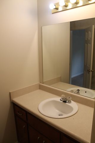 296 Raleigh Dr Apt B, Clarksville, TN 37043