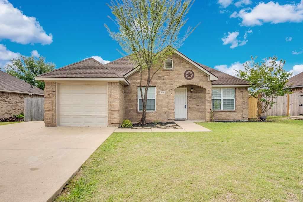 620 Jordan Lane, Waxahachie, TX 75165