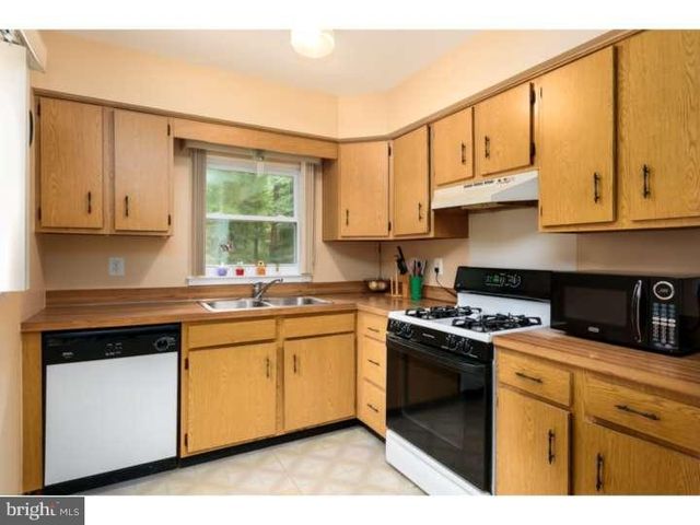 10 HANOVER PL, Sicklerville, NJ 08081