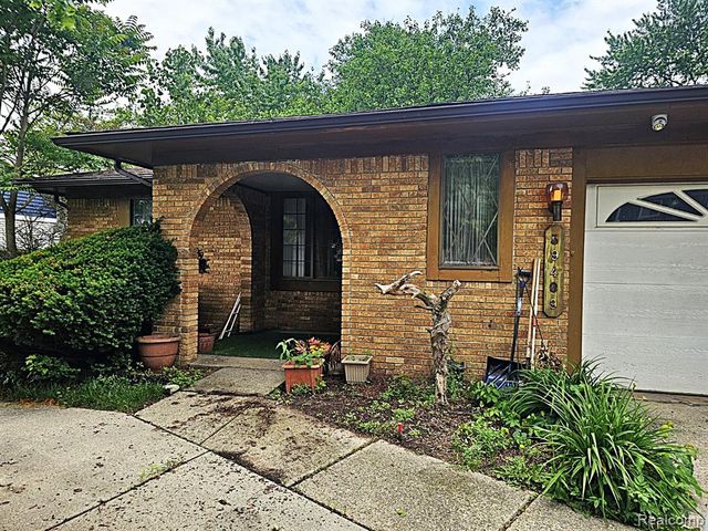 39409 Garony Drive, Clinton Township, MI 48038