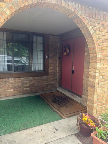 39409 Garony Drive, Clinton Township, MI 48038
