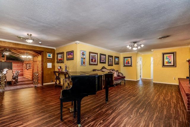 1900 Hemlock Street, Borger, TX 79007