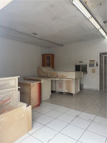 8132 S Central, Los Angeles, CA 90001