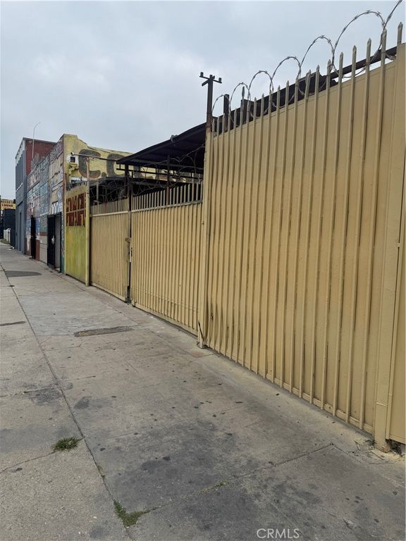8132 S Central, Los Angeles, CA 90001