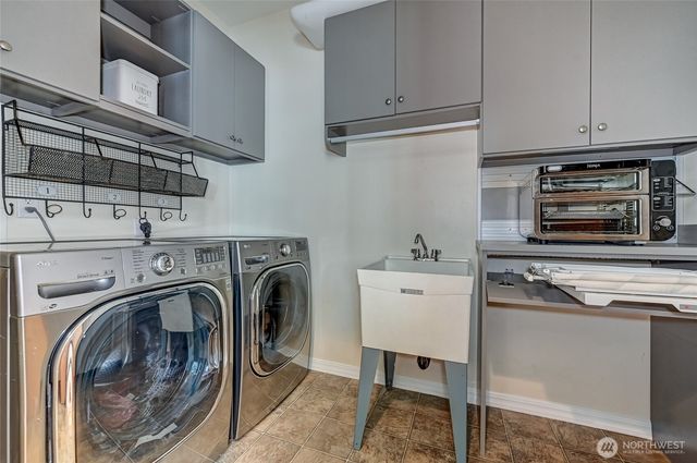 24563 NE Vine Maple Way, Redmond, WA 98053