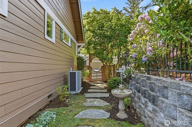 24563 NE Vine Maple Way, Redmond, WA 98053