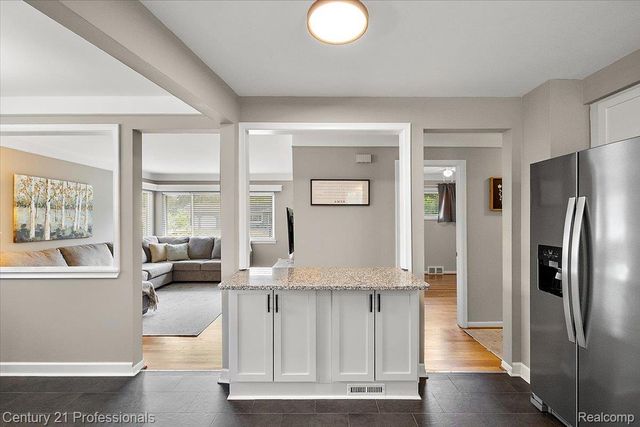 6676 Northview Drive, Independence Charter Township, MI 48346