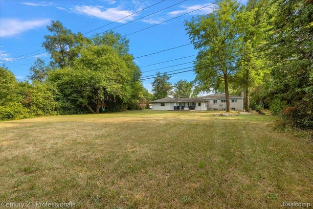 6676 Northview Drive, Independence Charter Township, MI 48346