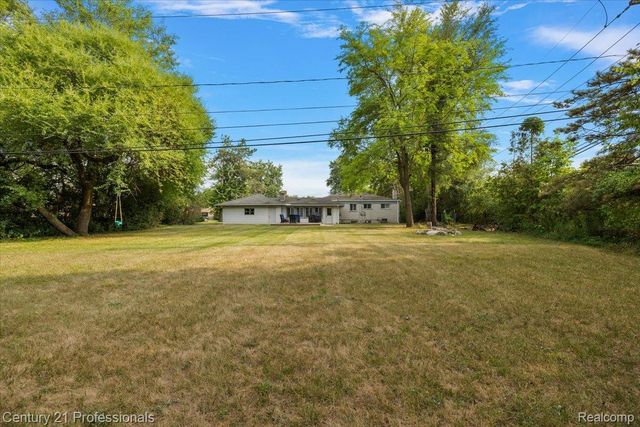 6676 Northview Drive, Independence Charter Township, MI 48346